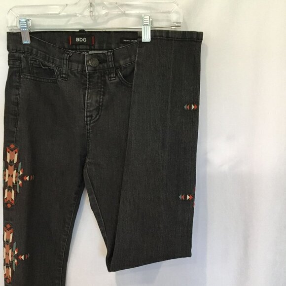 BDG Urban Outfitters Jeans Black Wash Cigarette Ankle Aztec Embroidered Size 25 - Picture 5 of 8